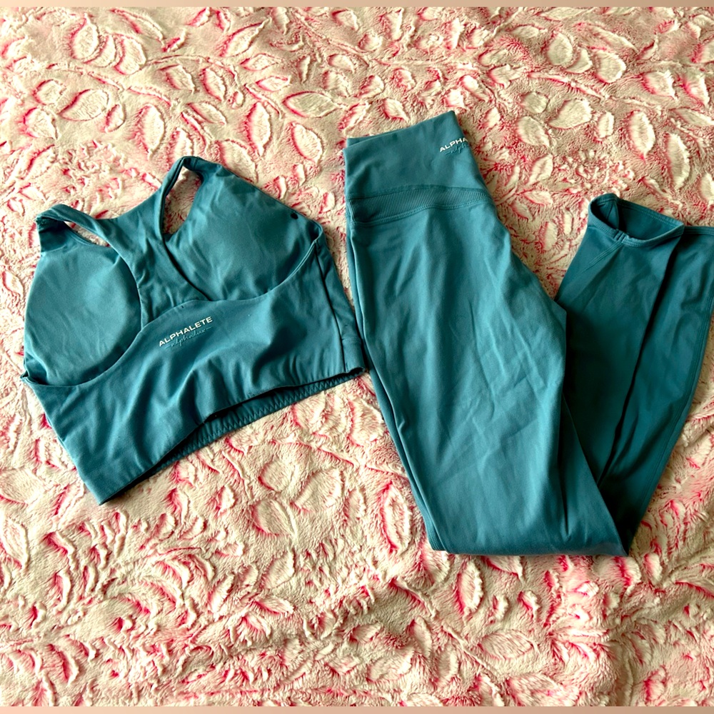 Alphalete Teal Sports Bra and Leggings Set